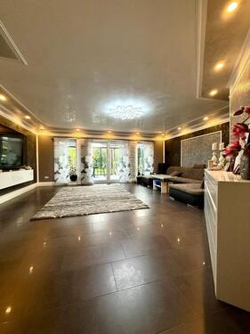 Foto - freistehendes Einfamilienhaus mit Swimmingpool, Sauna, Whirlpool