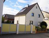 Foto - Einfamilienhaus mit Nebengebäuden, abgeschlossenem Hof und Garten