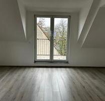 Frisch Saniert ! 3,5 Zimmer Wohnung mit Balkon ab sofort verfügbar - Solingen Ohligs