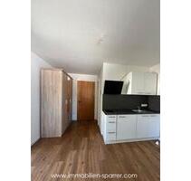 Komplett saniertes 1-Zimmer-Apartment mit Balkon, voll möbliert - Weiden in der Oberpfalz