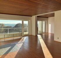 Hennef-Höhenlage: Große 3-Zi-Whg., einzigartige Waldrandlage, Balkon mit Fernblick, Kaminanschluss - Hennef (Sieg)