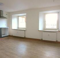 Modern sanierte 2-Zimmer-Wohnung mit offenem Wohn-Essbereich und Einbauküche in Sulzbach-Rosenberg