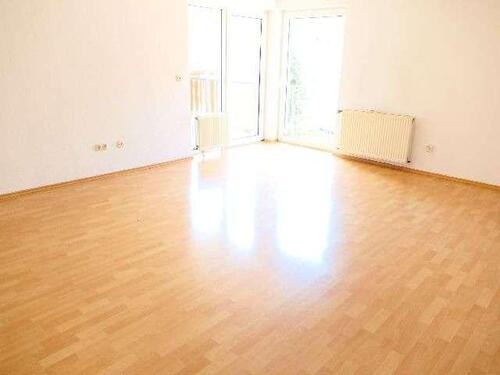 Foto - Helle 2025 modernisierte 4 Zimmer Wohnung mit Abstellraum, Balkon, Gäste-WC und Parkmöglichkeit