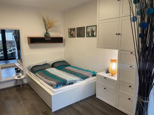 Foto - Möbliertes Balkon-Zimmer NUR f. Pendler oder Studenten über Woche