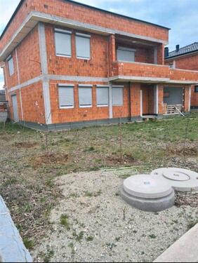 Foto - Zweistöckiges Haus in der Nähe von Pristina zu verkaufen