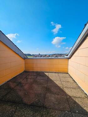 Foto - Helle 1,5-Zimmer-Wohnung mit Balkon, Weitblick & TG-Stellplatz in