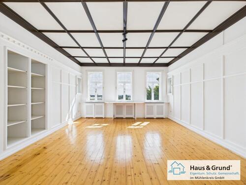 Foto - Wohnen mit Stil und Geschichte - Exklusive Dachgeschosswohnung in eleganter Altbauvilla