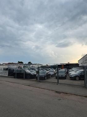 Foto - Außenfläche Autohandel Stellplätze mit Büro