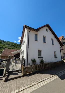 Foto - Mit Einfamilienhaus & Nebengelass bebautes Grundstück