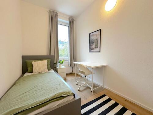 Foto - Neu renovierte WG-Zimmer – 2 Zimmer sofort verfügbar –in Frankfurt am Main