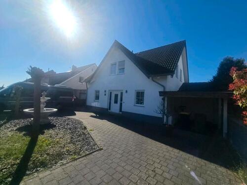 Foto - Elegantes Einfamilienhaus mit Pool und Sauna in ruhiger Lage