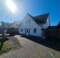 Elegantes Einfamilienhaus mit Pool und Sauna in ruhiger Lage - Hennef (Sieg)