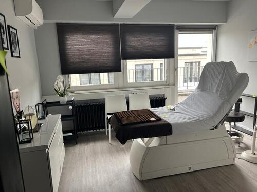 Foto - Praxisraum Ästhetik, PMU, Kosmetik, Therapie Raum voll mobilert