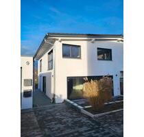 Doppelhaushälfte mit Garage - 1.600,00&nbsp;EUR Kaltmiete, ca.&nbsp; 155,00&nbsp;m&sup2; in Schemmerhofen (PLZ: 88433)