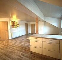 Großzügige 145 m² Dachgeschosswohnung mit Balkon & Weitblick - Rimbach