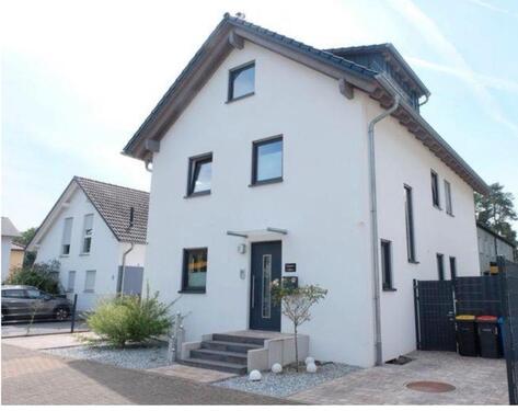 Foto - Freistehendes Einfamilienhaus mit Pool