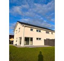 Doppelhaushälfte in Hunderdorf - 1.180,00&nbsp;EUR Kaltmiete, ca.&nbsp; 115,00&nbsp;m&sup2; in Hunderdorf (PLZ: 94336)