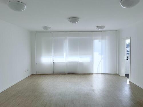 Foto - Heller Büro-Praxisraum (35 m²) mit Bad & Balkon – Bilker Allee