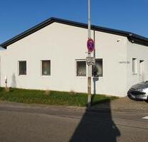 Vielseitige Gewerbehalle mit Büroflächen, Stellplätzen und Glasfaseranschluss in Ötigheim