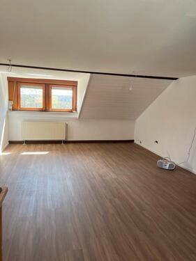 Foto - 2 ZKB DG Wohnung - 490,00&nbsp;EUR Kaltmiete, ca.&nbsp; 65,00&nbsp;m&sup2;