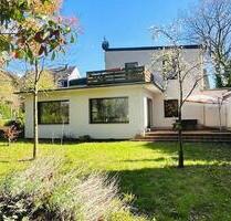 Charmantes Zweifamilienhaus in ruhiger Hinterhoflage - Oberhausen Alsfeld