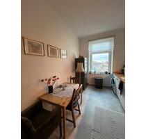 Helle Altbauwohnung für junges Pärchen in Düsseldorf-Lörick Helle Altbauwohnung für junges Pärchen in Düsseldorf-Lörick