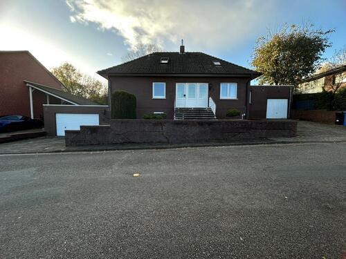 Foto - Einfamilienhaus mit Einliegerwohnung