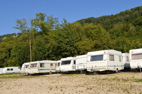 Foto - Wohnwagenstellplatz Stellplatz für Wohnwagen Abstellplatz