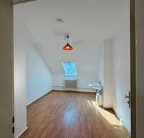 Zimmer (11 m²) in Frankfurt Nähe Zoo – Gemeinschaftsbad - Frankfurt am Main Bergen-Enkheim