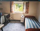 Foto - möbliertes Zimmer mit Küche und Badbenutzung.