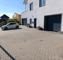 Haus mit Gewerbeeinheit, großer Garten, Pool, Werkstatt - Laaber