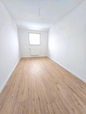 Foto - 4 Zimmer Wohnung 103 qm - 1.060,00&nbsp;EUR Kaltmiete, ca.&nbsp; 103,00&nbsp;m&sup2;