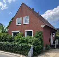 Bürgerparkviertel: Haus mit tollem Grundstück und viel Potential - Bremerhaven Schiffdorferdamm