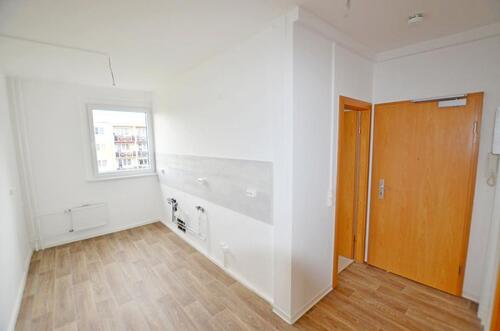 Foto - offene Küche! neu sanierte 4-Raum-Wohnung mit Badewanne und Balkon! Bezug ab 13.08.2026 möglich!