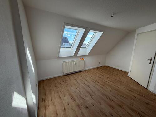 Foto - Renovierte DG-Wohnung mit EBK & Abstellraum – Vogelviertel NB