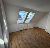 Renovierte DG-Wohnung mit EBK & Abstellraum – Vogelviertel NB - Neubrandenburg Datzeberg