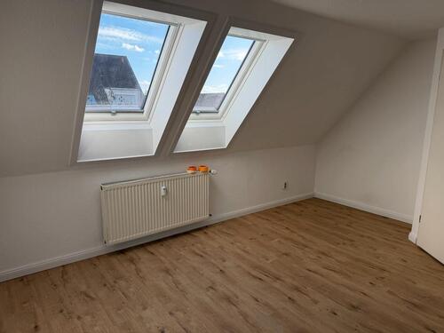 Foto - 1 Zimmer Dachgeschoßwohnung zur Miete in Neubrandenburg