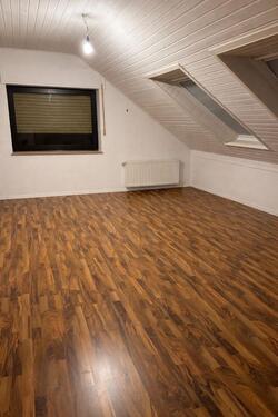 Foto - Ruhige 3-Zimmer-Dachgeschosswohnung mit Balkon&Gartennutzung