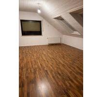 Ruhige 3-Zimmer-Dachgeschosswohnung mit Balkon&Gartennutzung - Bergheim Ahe