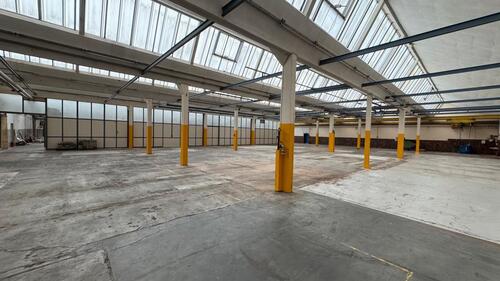 Foto - Produktions- & Lagerhalle direkt an A9 A70 B303