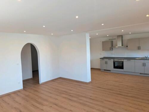 Foto - Moderne 3,5 Zimmer Wohnung-80m2-kernsaniert-Einbauküche-Baunach