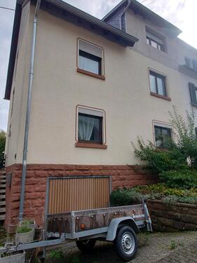 Foto - Großes 1 Familienhaus einseitig angebaut mit Garage und Garten