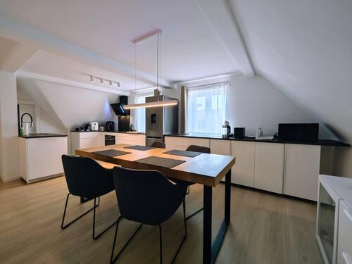 Foto - Moderne, vollmöblierte und kernsanierte DG-Wohnung mit 3 Zimmern