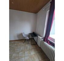vollmöbiliertes WG-Zimmer in Uninähe (Birkensiedlung) - Homburg