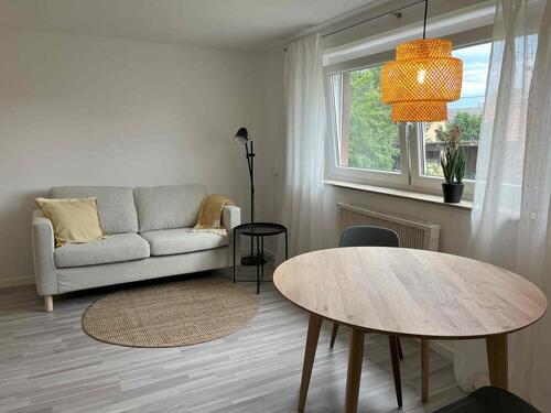 Foto - Sehr helle, komplett möblierte 2-Zimmer-Souterrainwohnung in Esslingen-Zell Wohnen auf Zeit