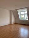 Foto - DG 3-Zimmer mit Balkon, Wanne, Abstellraum und Laminat in ruhiger Lage! EBK mgl.
