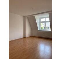 DG 3-Zimmer mit Balkon, Wanne, Abstellraum und Laminat in ruhiger Lage! EBK mgl. - Chemnitz Ebersdorf