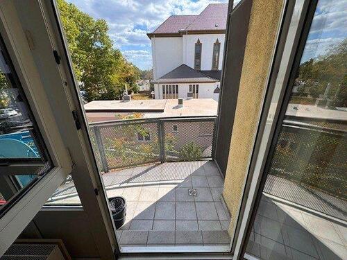 Foto - Neuwertige 1,5-Zi.-Wohnung mit Balkon und Einbauküche o. Makler