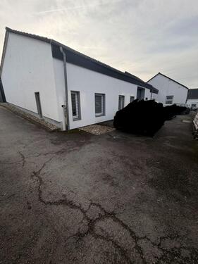 Foto - Lagerfläche mit Büroräumen – ca. 150–160 m²