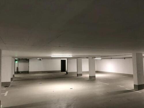 Foto - Tiefgaragenstellplatz - 125,00 EUR Miete,